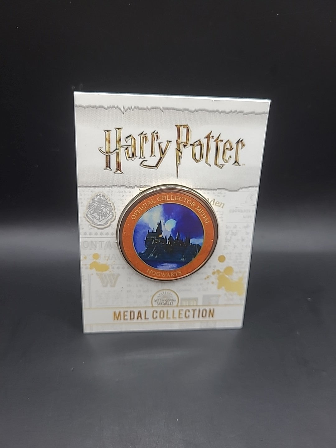Harry Potter Medal Collection: Magical Places (Orange) Hogwarts