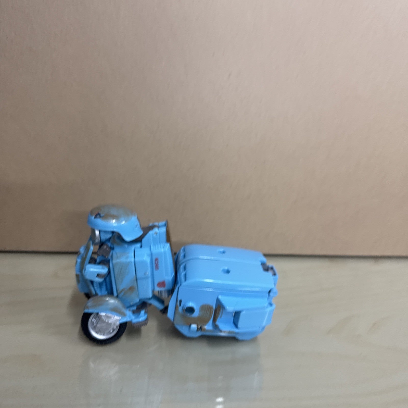 Transformers The Last Knight Premier Edition Autobot Sqweeks