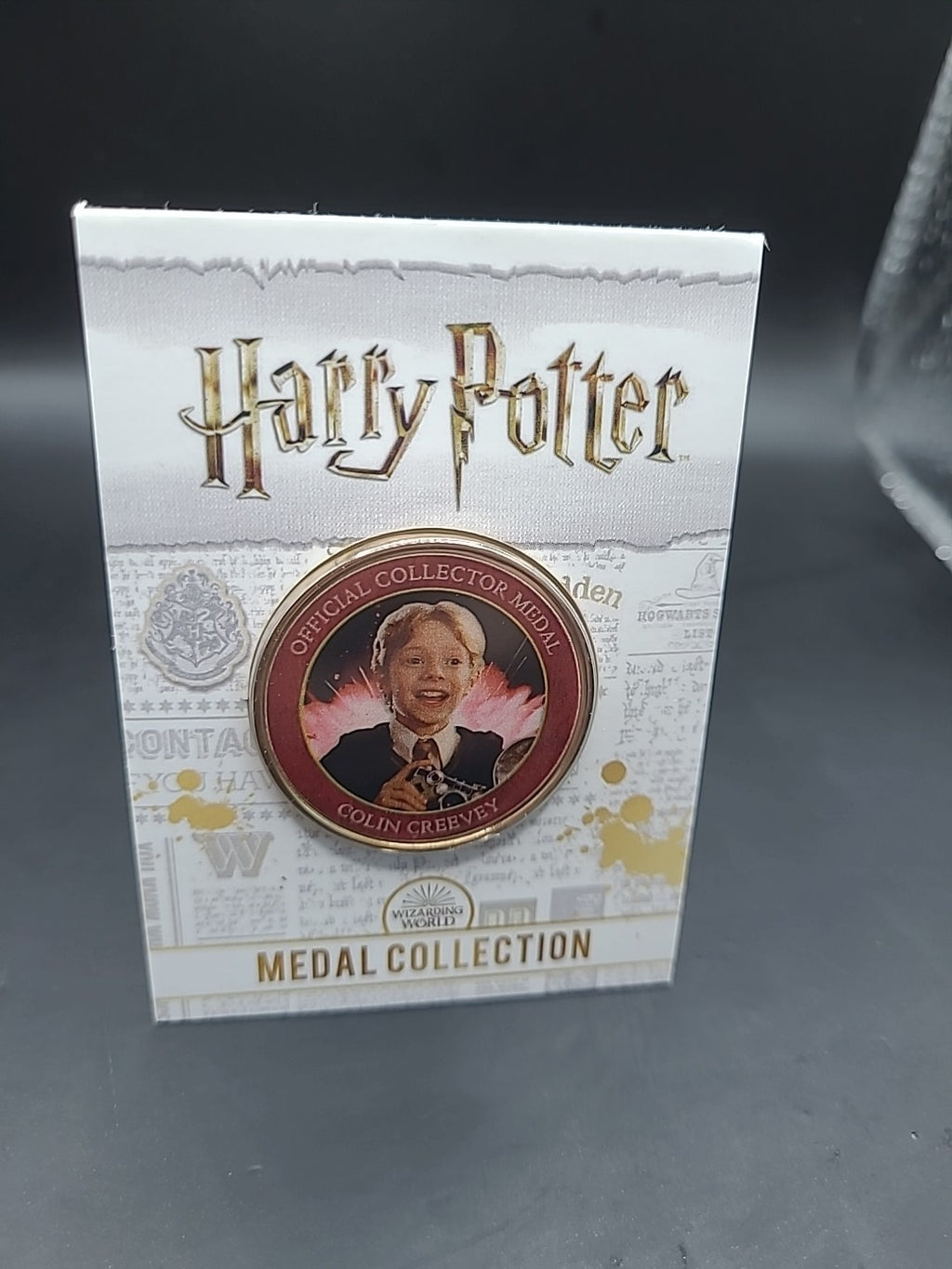 HARRY POTTER CARD WITH MEDAL COLIN CREEVEY HUGH MITCHELL J K ROWLING