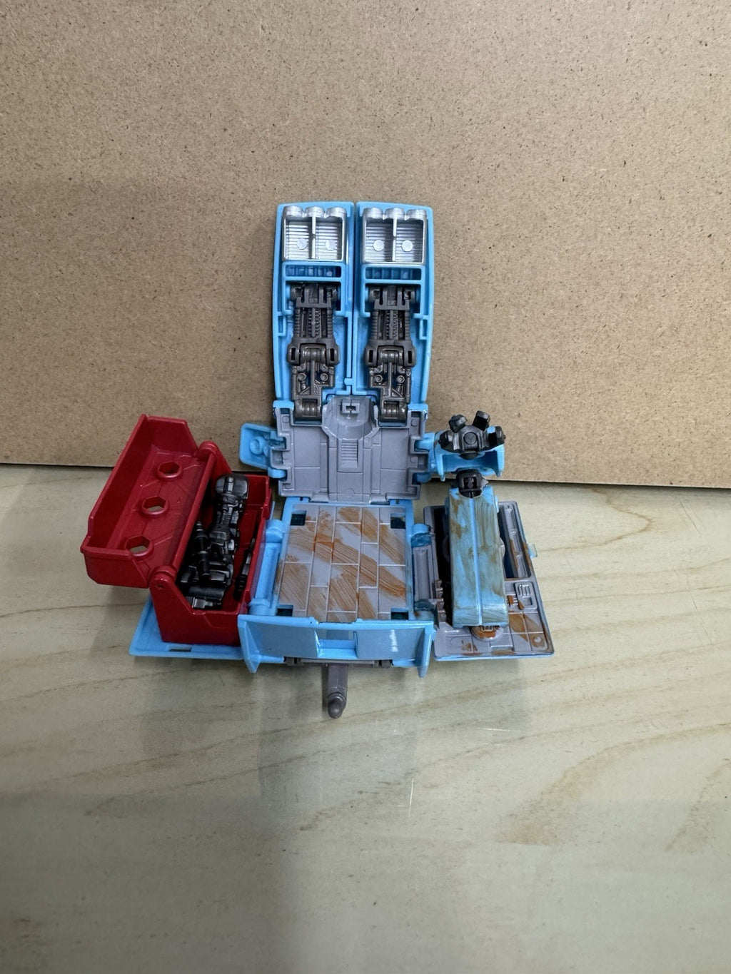Transformers The Last Knight Premier Edition Autobot Sqweeks