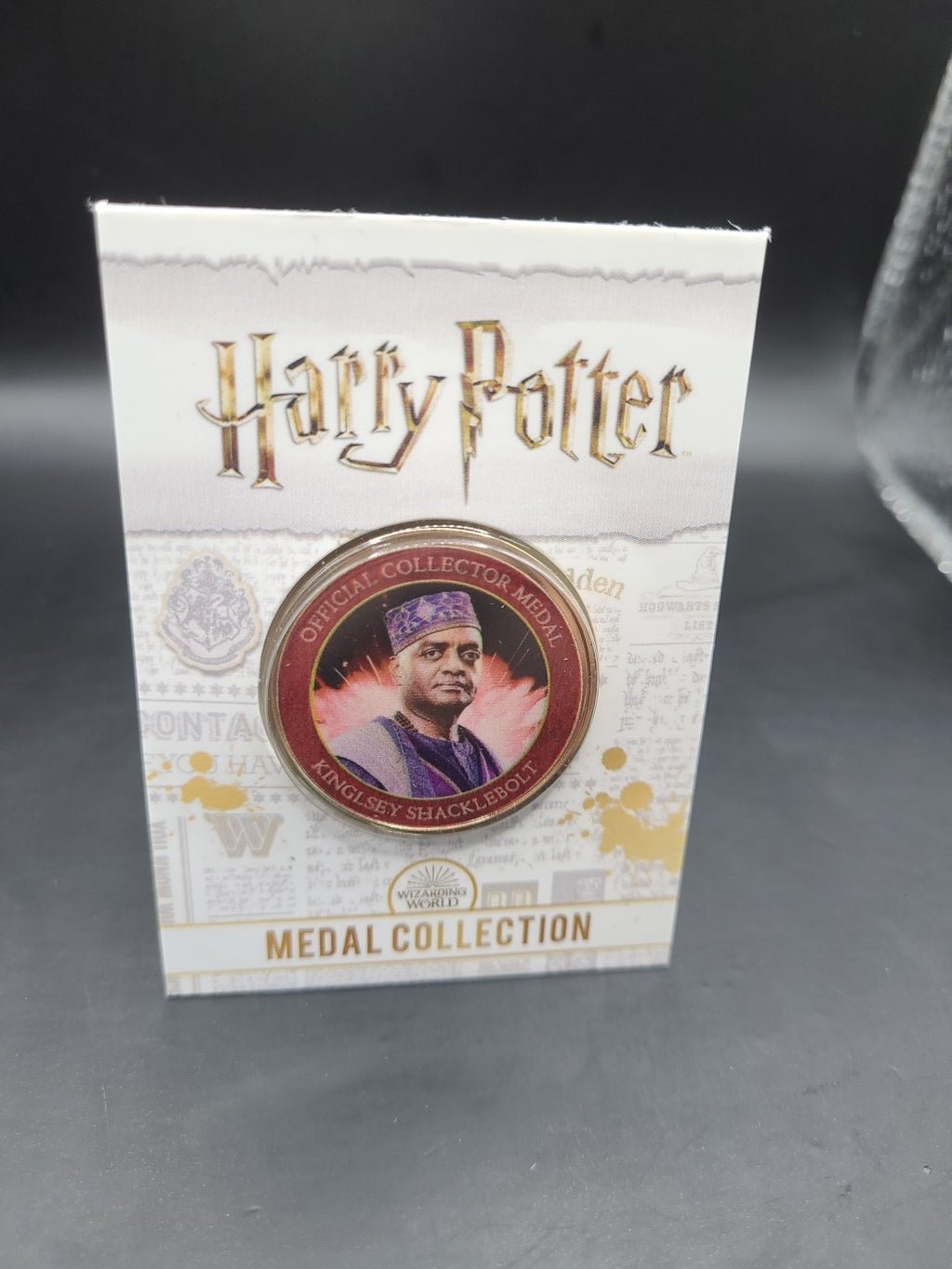HARRY POTTER CARD WITH MEDAL KINGSLEY SHACKLEBOLT GEROGE HARRIS J K ROWLING