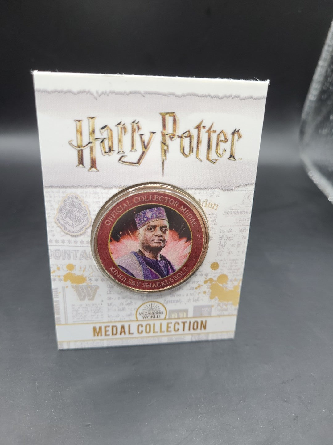 HARRY POTTER CARD WITH MEDAL KINGSLEY SHACKLEBOLT GEROGE HARRIS J K ROWLING