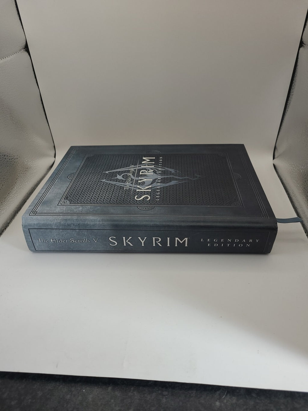 The Elder Scrolls V Skyrim Legendary Edition Game Guide Book Hardback