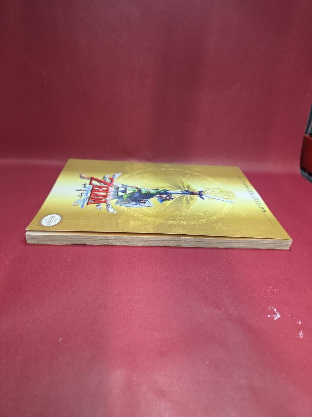 The Legend Of Zelda Skyward Sword Official Game Guide Premiere Edition + Poster.