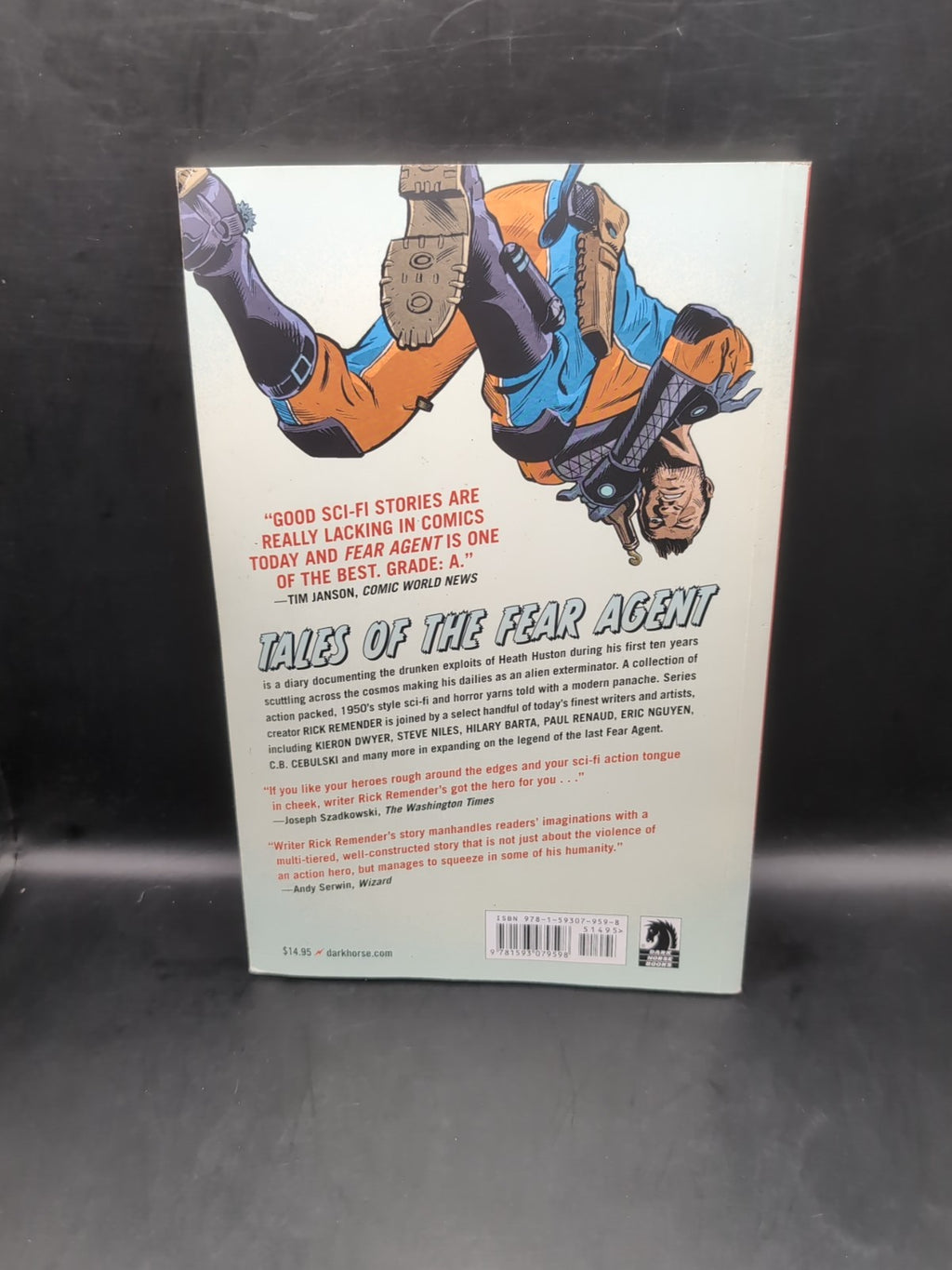 FEAR AGENT TALES OF THE DARK HORSE RICK REMENDER GRAPHIC NOVEL < 9781593079598
