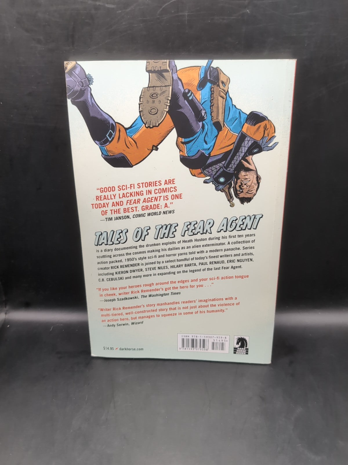 FEAR AGENT TALES OF THE DARK HORSE RICK REMENDER GRAPHIC NOVEL < 9781593079598