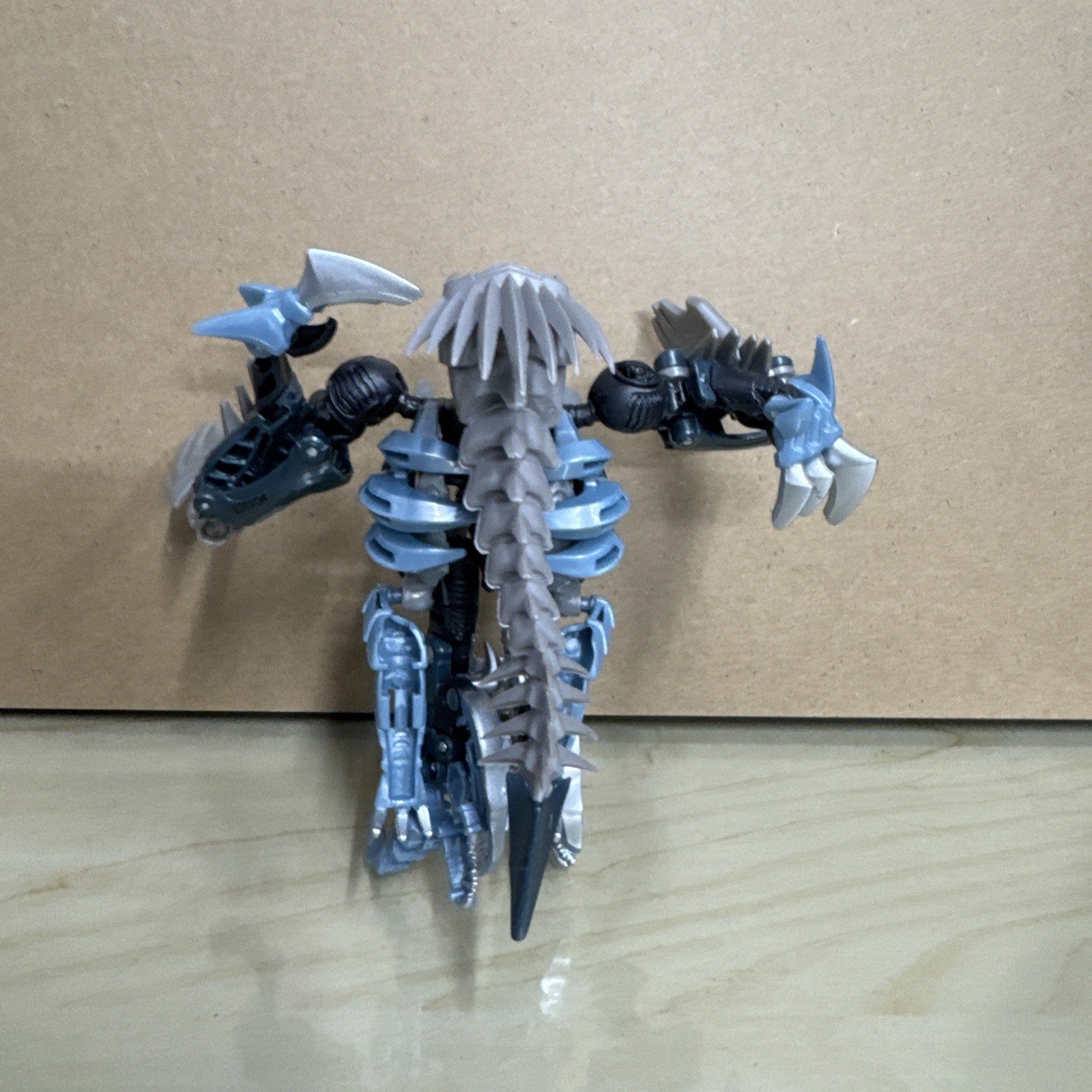 Transformers The Last Knight Deluxe Class Dinobot Slash Complete
