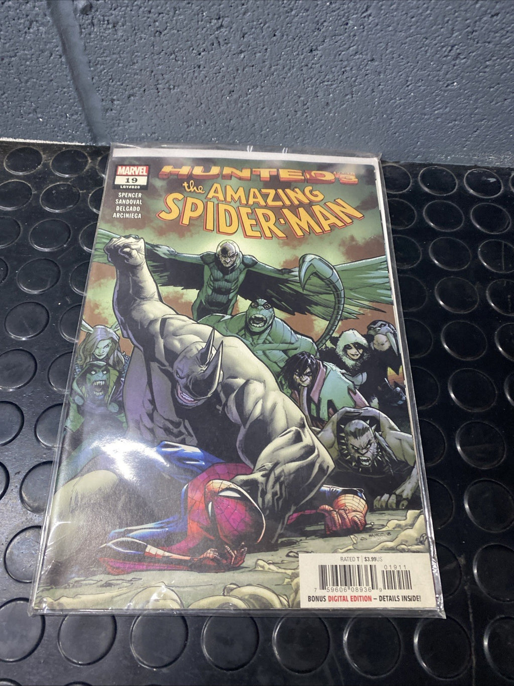 Marvel Hunted part 3 The Amazing -spider-man #19 Comic Book