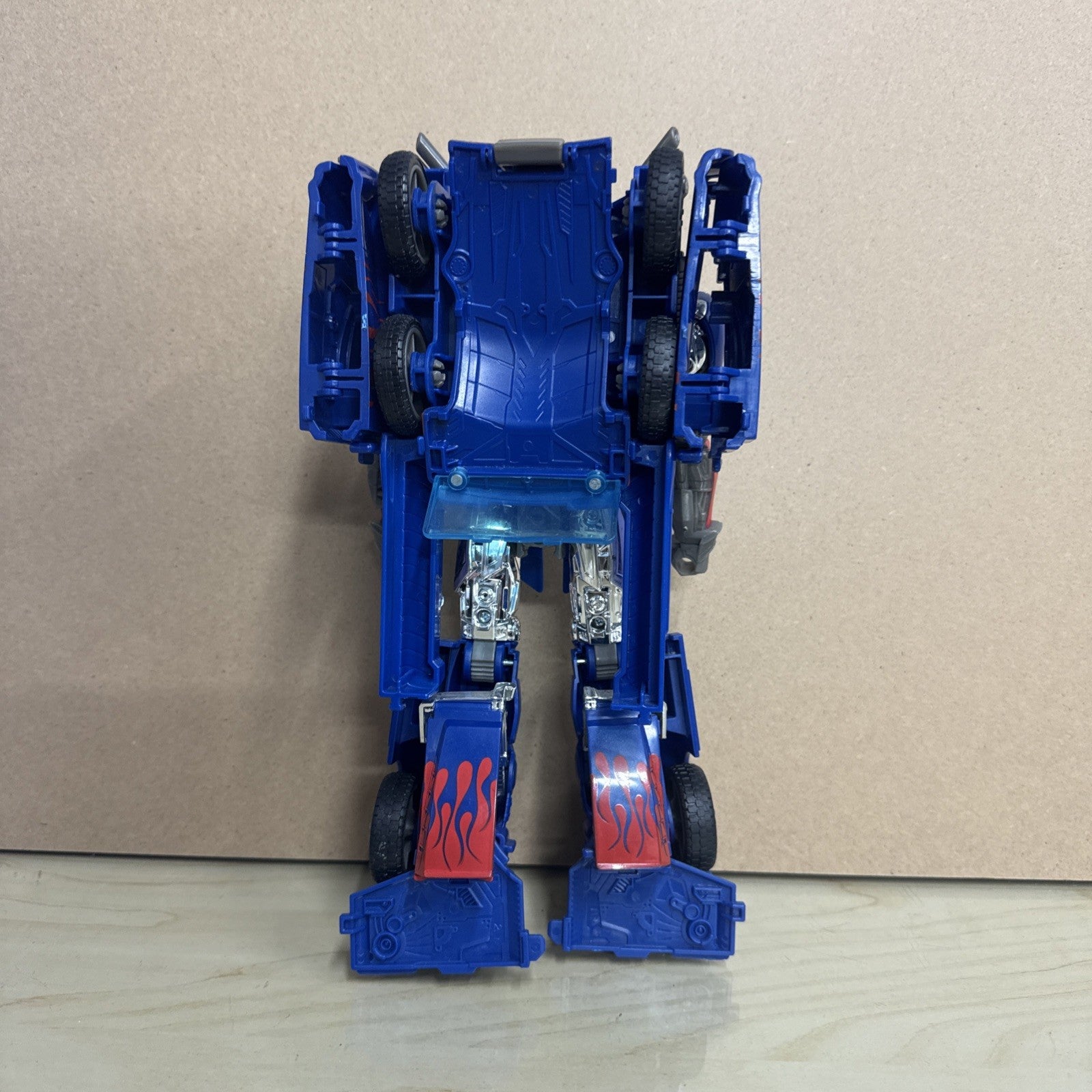 Optimus Prime Transformer 2013 Hasbro Tomy 11" Action Figure