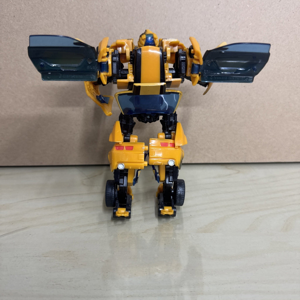 Transformers 2007 Movie Concept Camaro Bumblebee Battledamaged