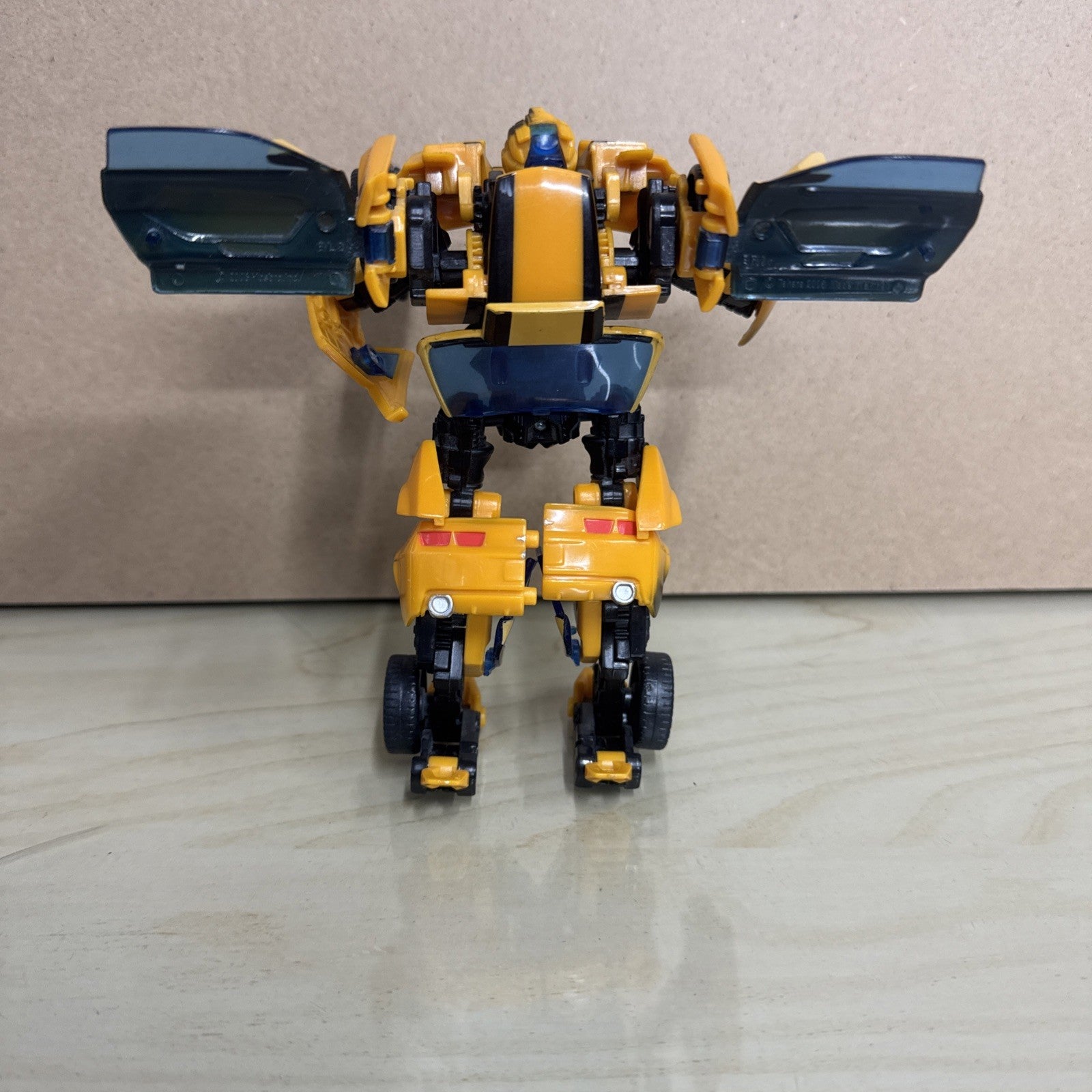 Transformers 2007 Movie Concept Camaro Bumblebee Battledamaged