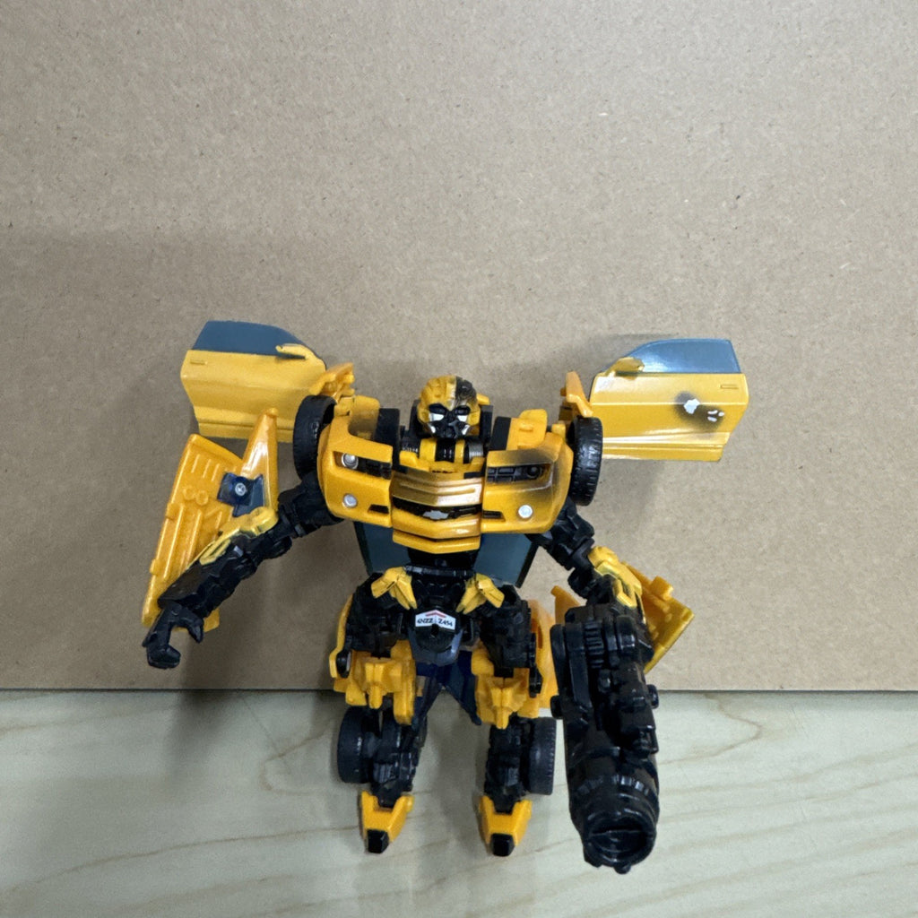 Transformers 2007 Movie Concept Camaro Bumblebee Battledamaged