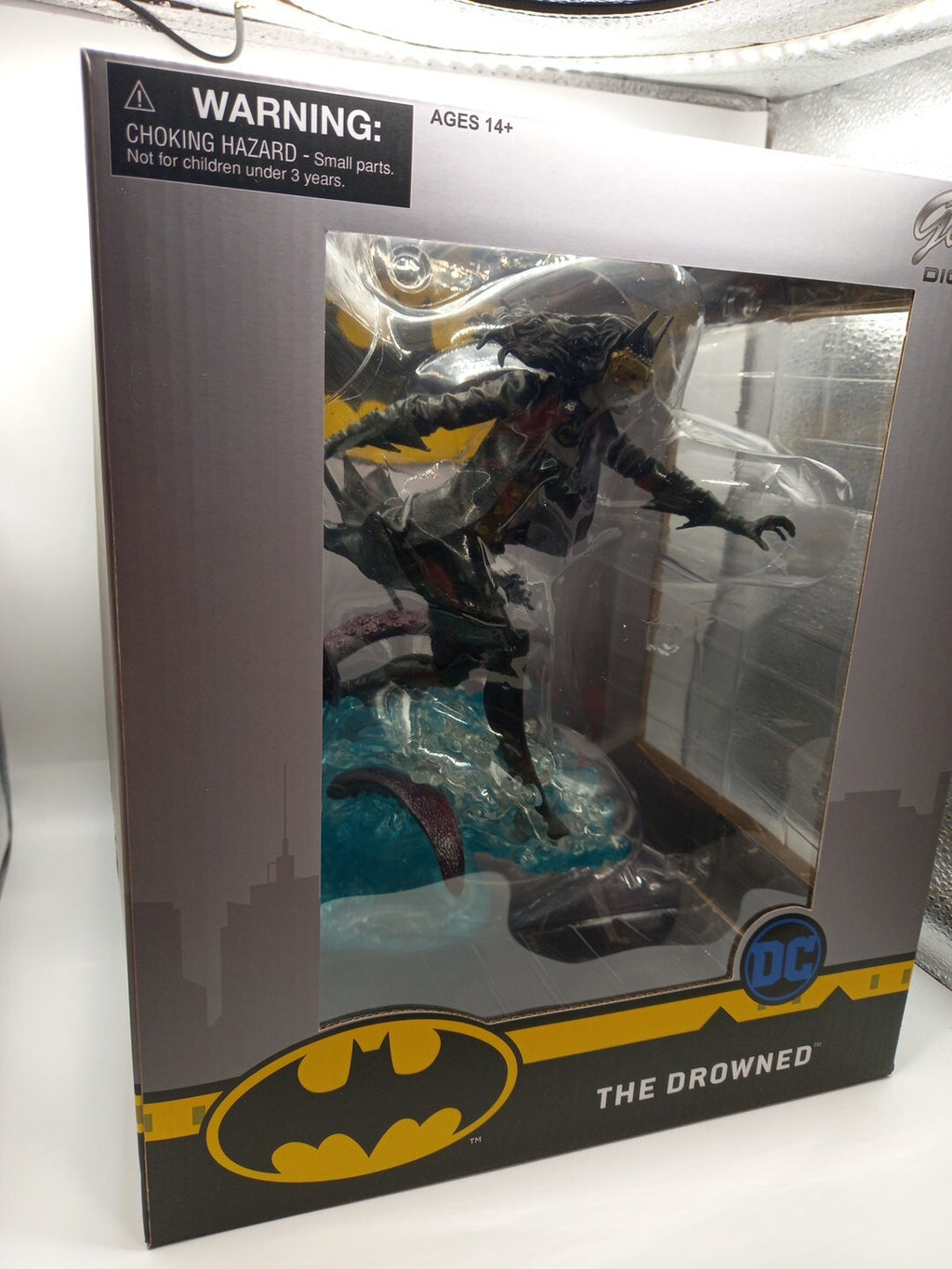 DC Batman The Drowned Gallery Diorama  Diamond Selects