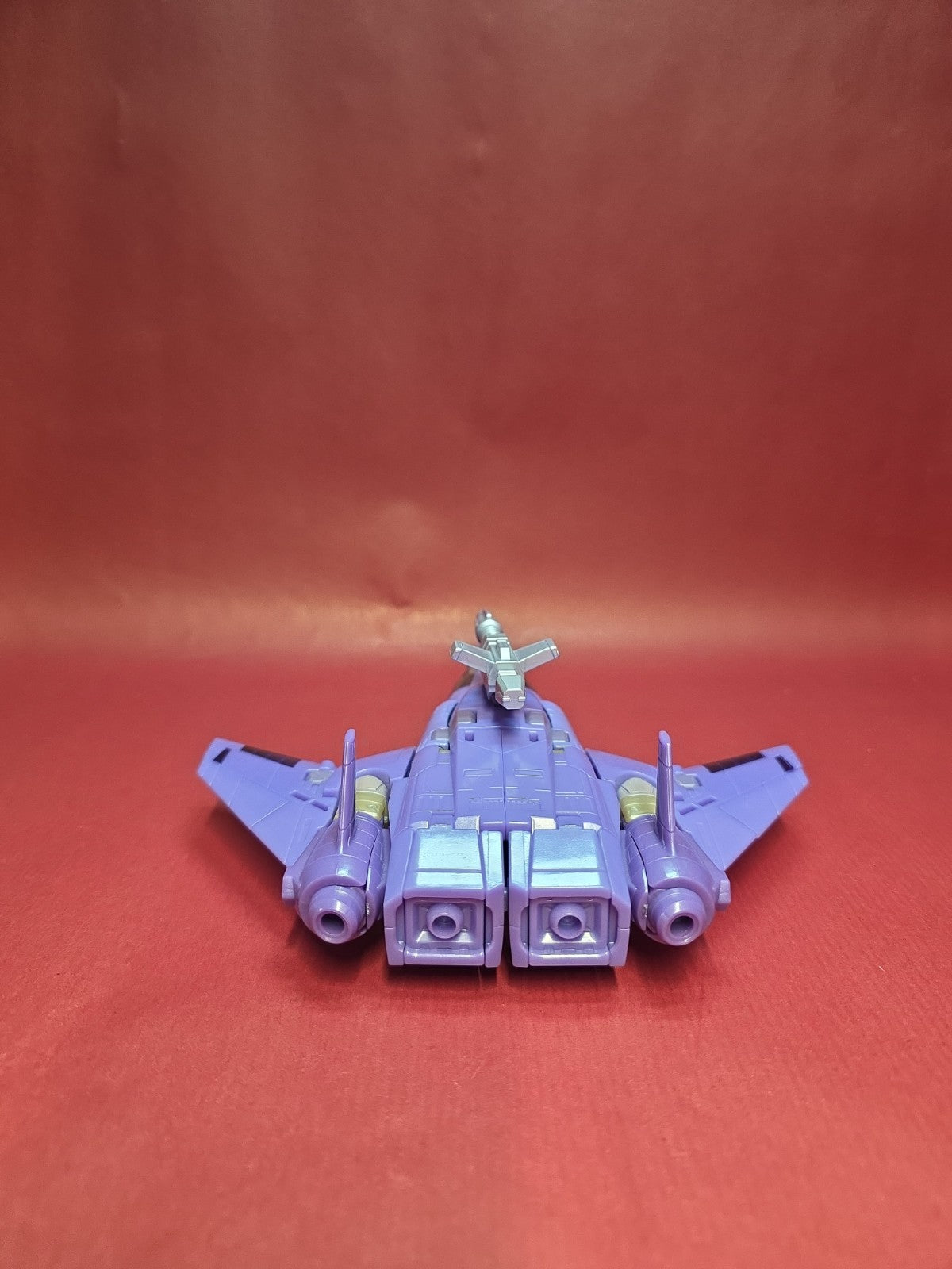 Transformers Kingdom Voyager Class Cyclonus