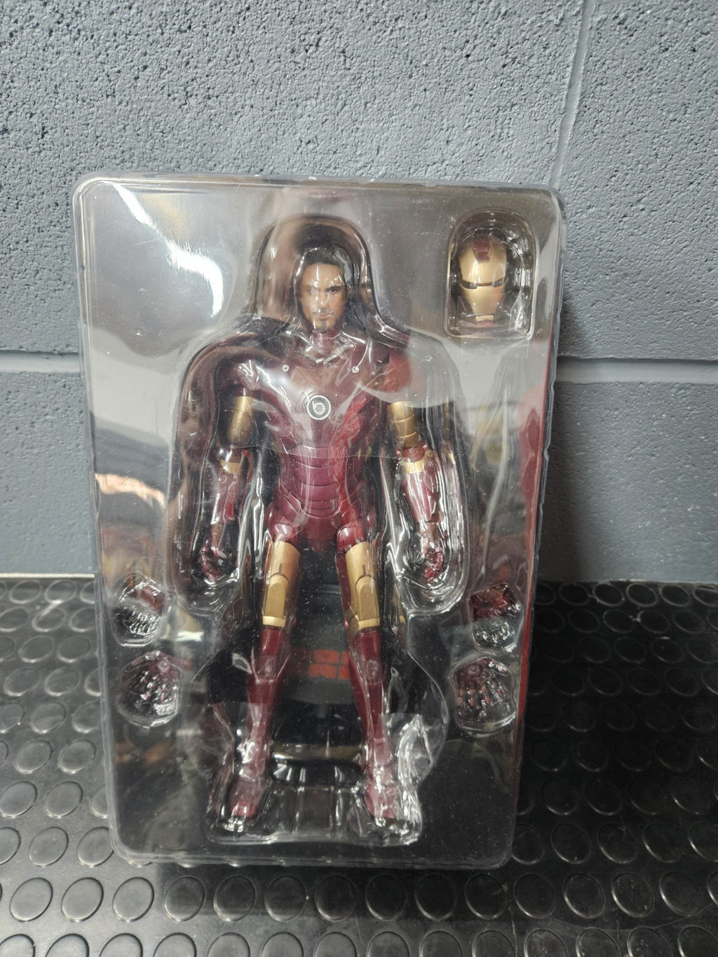 Hot Toys Mark III (3) Iron Man MMS75 1/6 Scale Action Figure 