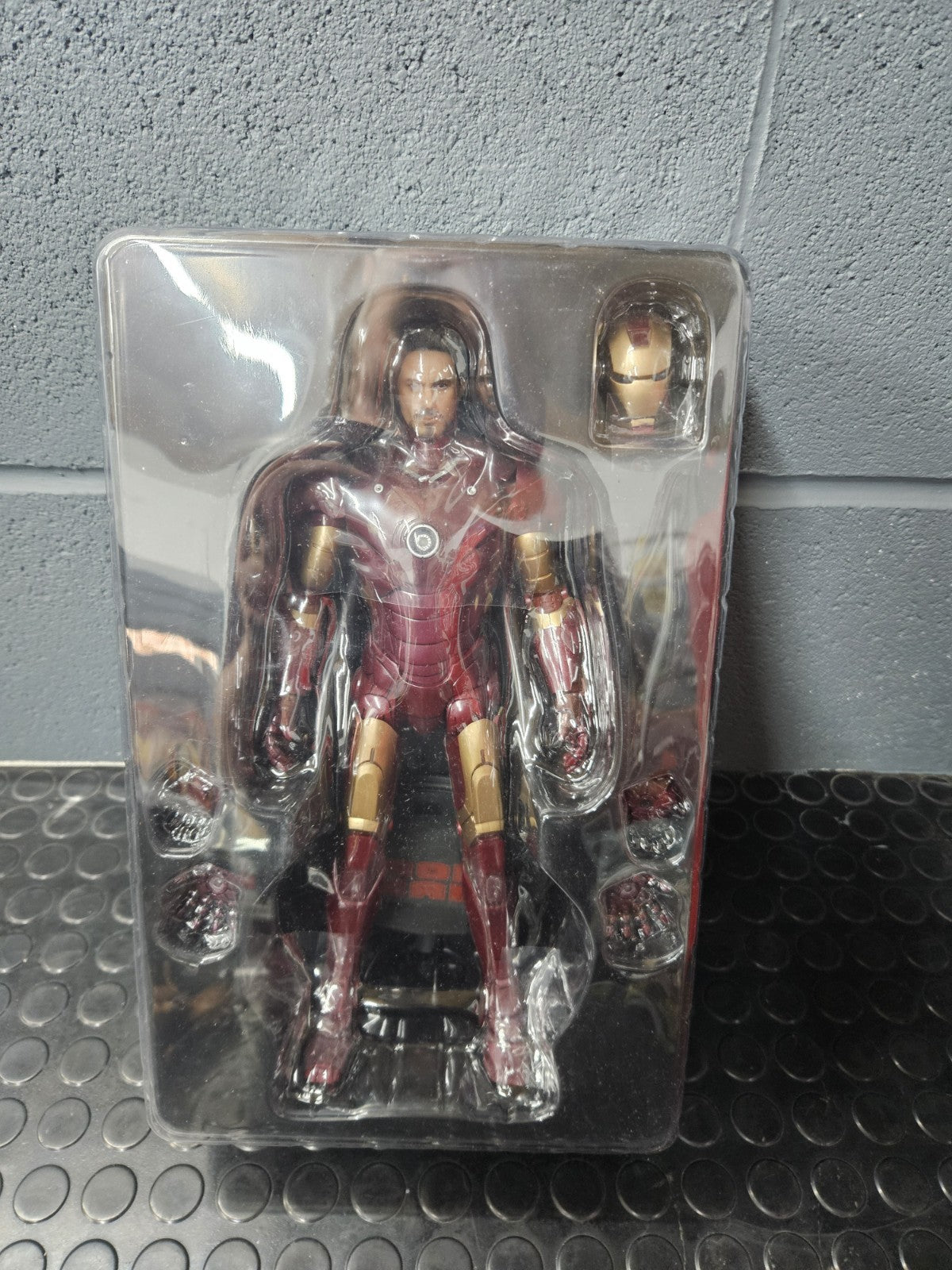 Hot Toys Mark III (3) Iron Man MMS75 1/6 Scale Action Figure 