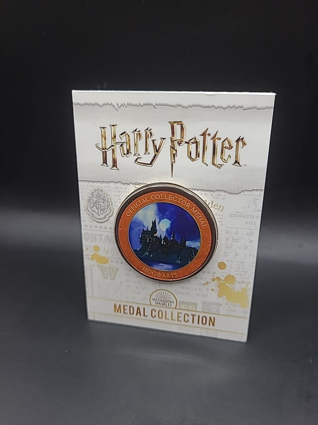 Harry Potter Medal Collection: Magical Places (Orange) Hogwarts
