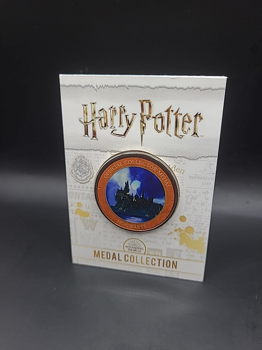 Harry Potter Medal Collection: Magical Places (Orange) Hogwarts