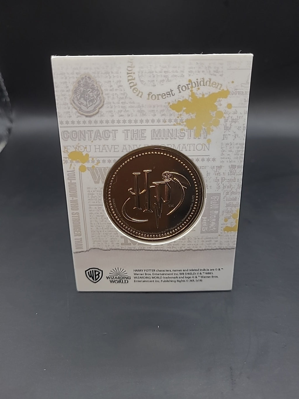 RARE HARRY POTTER MEDAL COIN IN CARD AUNT PETUNIA DURSLEY JK ROWLING