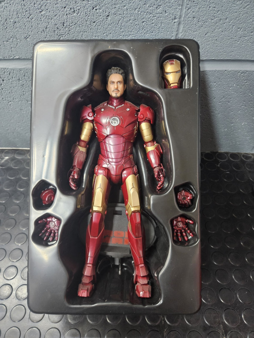 Hot Toys Mark III (3) Iron Man MMS75 1/6 Scale Action Figure 
