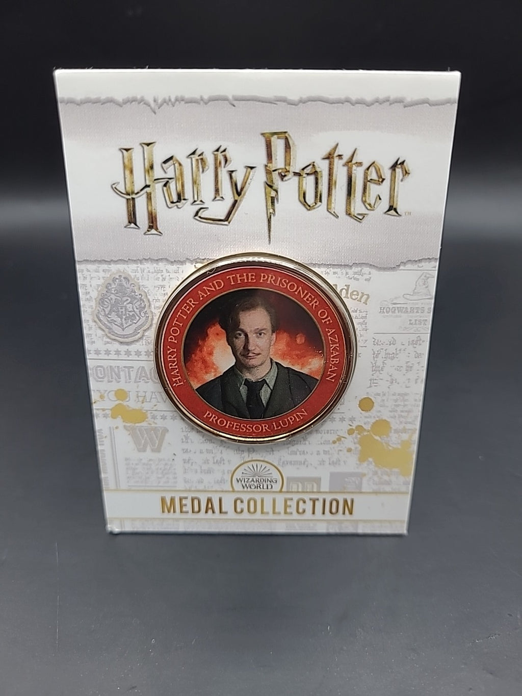 RARE HARRY POTTER MEDAL COIN IN CARD PROFESSOR LUPIN PRISONER OF AZKABAN
