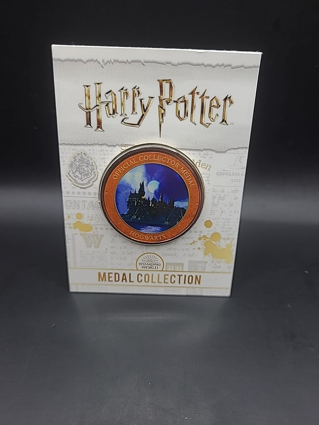 Harry Potter Medal Collection: Magical Places (Orange) Hogwarts