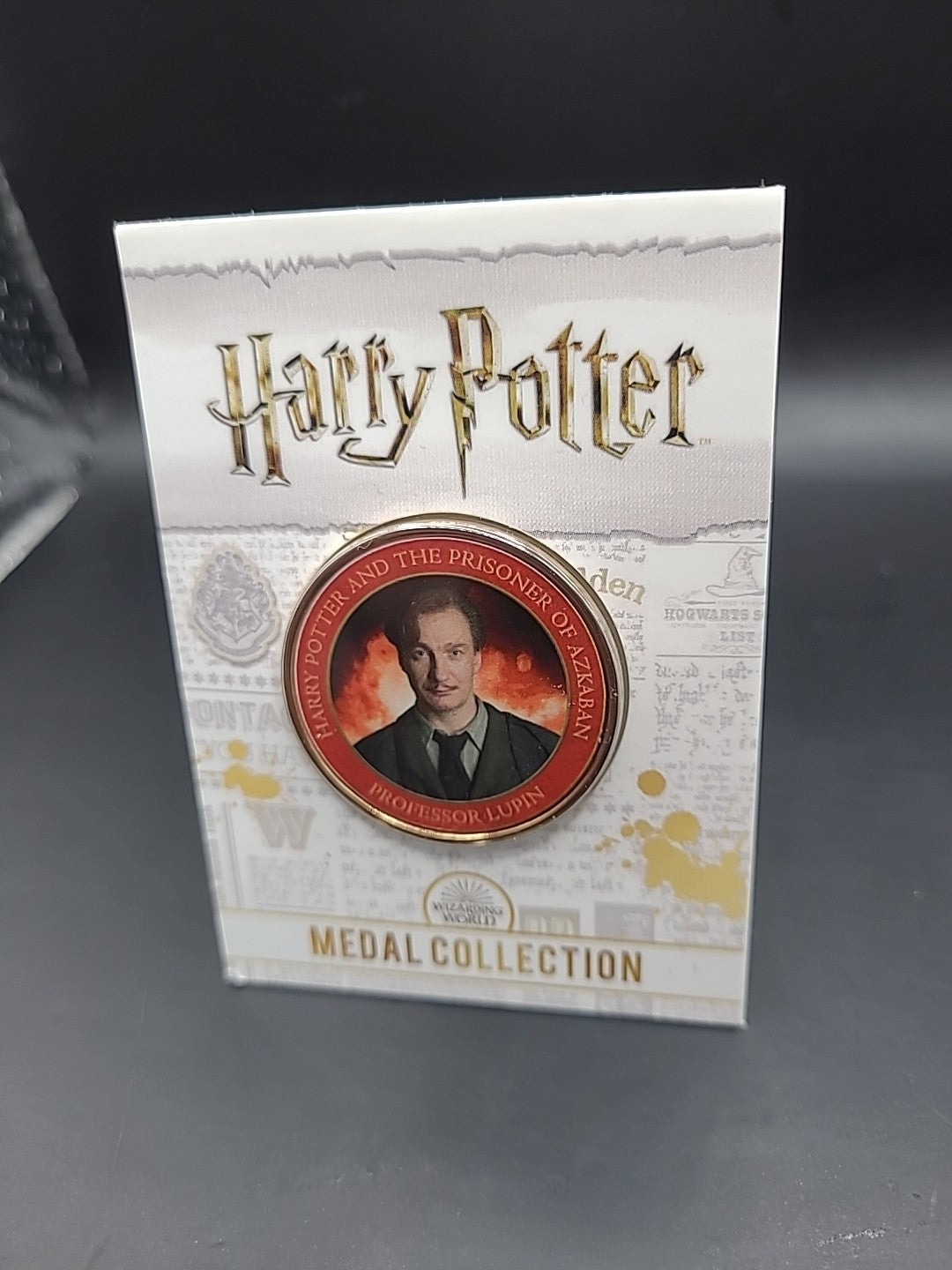 RARE HARRY POTTER MEDAL COIN IN CARD PROFESSOR LUPIN PRISONER OF AZKABAN