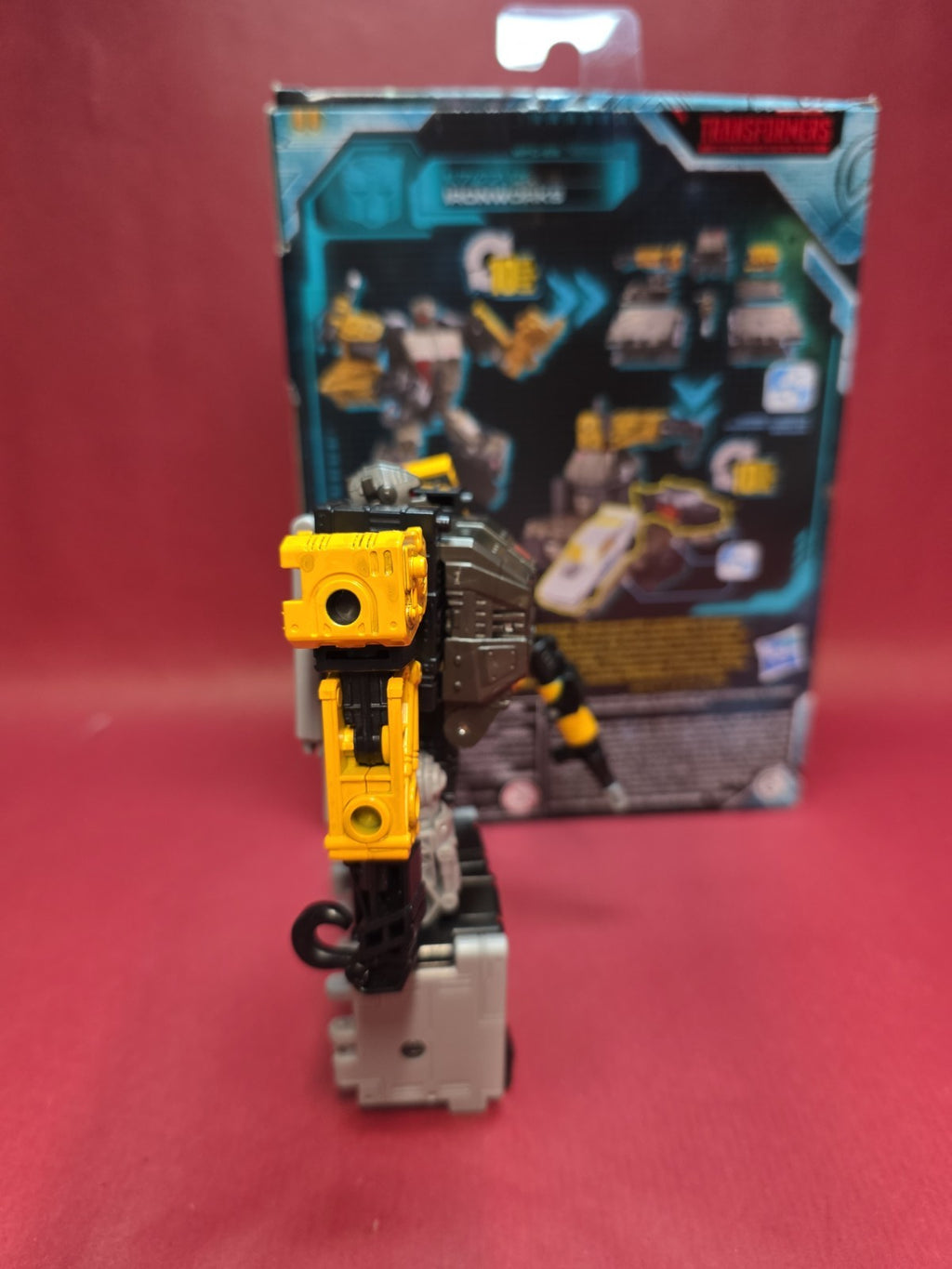 Boxed Transformers Earthrise Ironworks WFC-E8 War for Cybertron Action Figure 