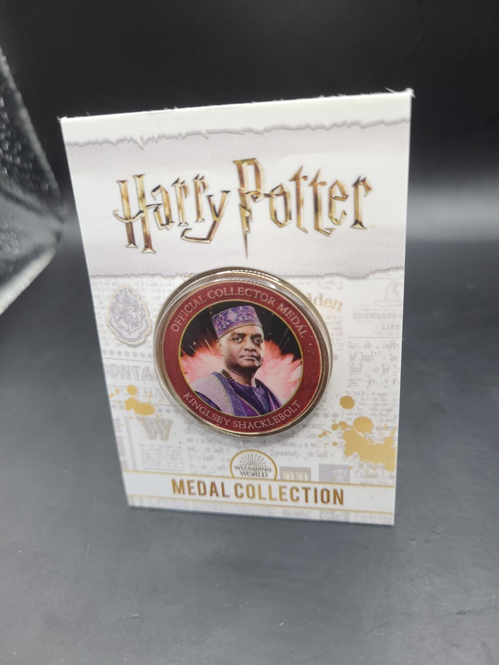 HARRY POTTER CARD WITH MEDAL KINGSLEY SHACKLEBOLT GEROGE HARRIS J K ROWLING