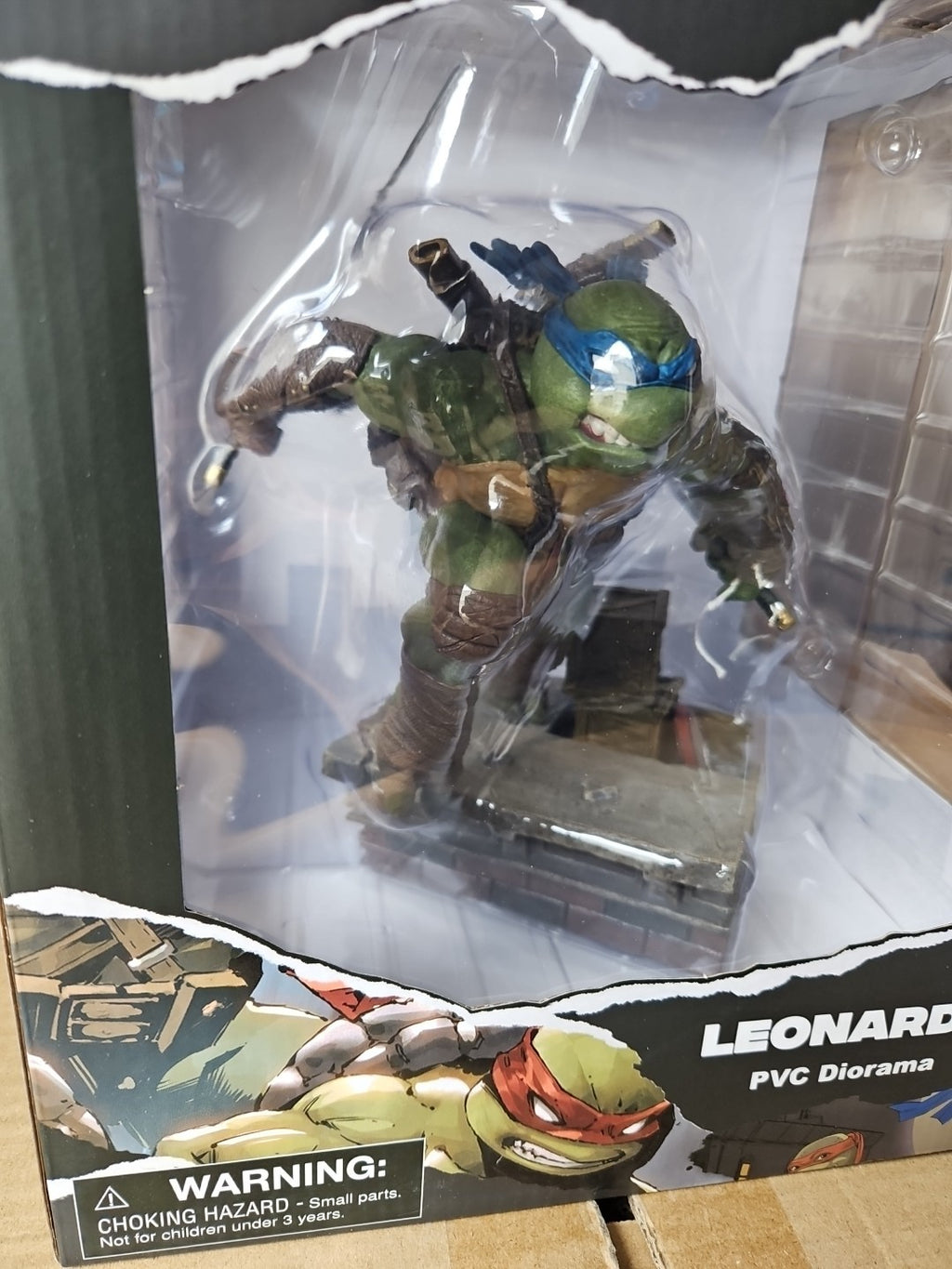 Teenage Mutant Ninja Turtles Leonardo Gallery Diorama Statue Diamond Select