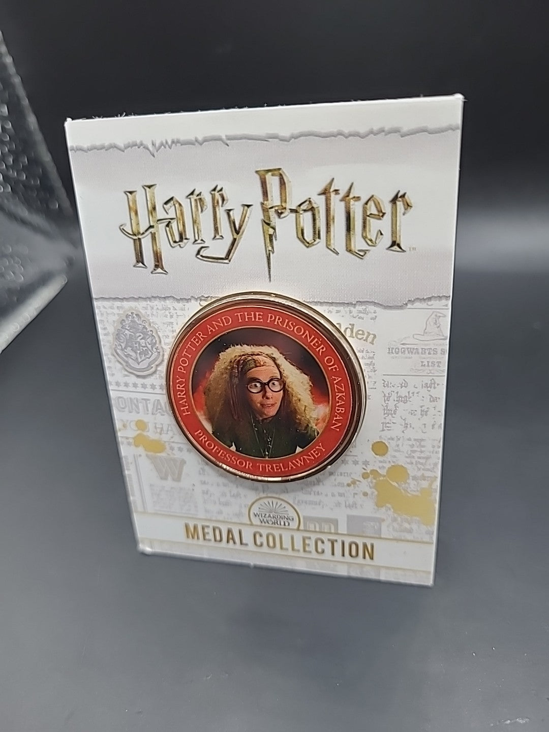 HARRY POTTER CARD WITH MEDAL TRELAWNEY EMMA THOMPSON PRISONER OF AZKABAN COIN