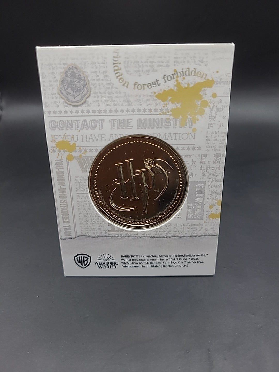 HARRY POTTER MEDAL XENOPHILIUS LOVEGOOD RHYS IFANS JK ROWLING WARNER BROS