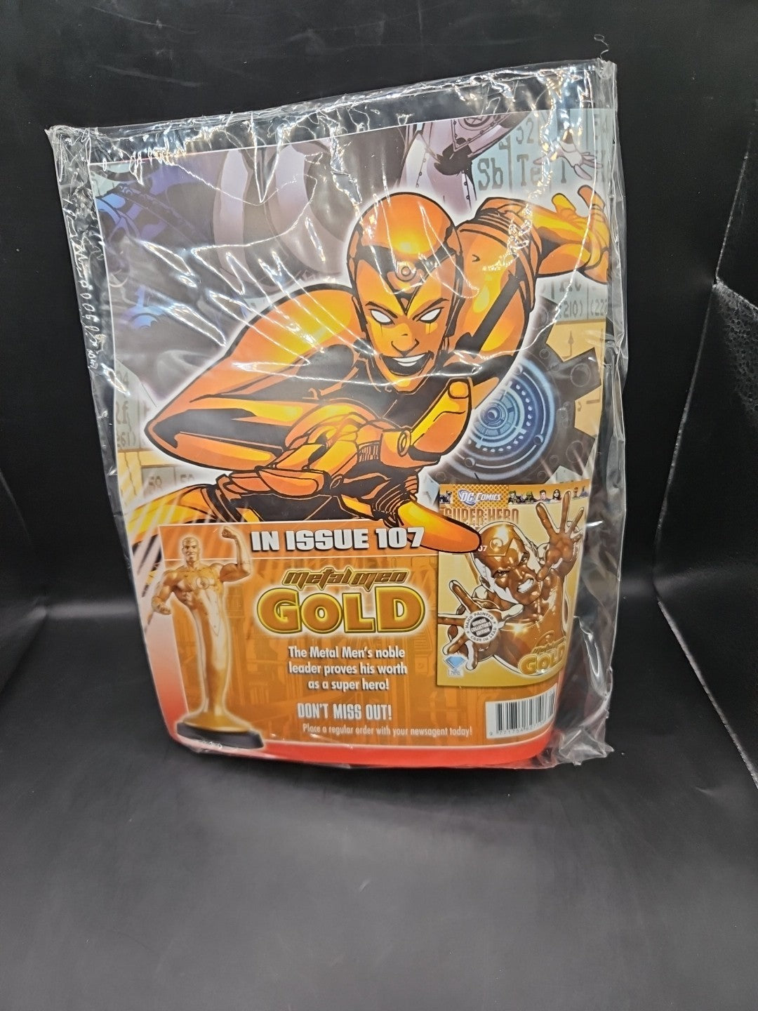 Eaglemoss DC Super Heroes Lead Figure Stargirl (#106) + Magazine - Brand New