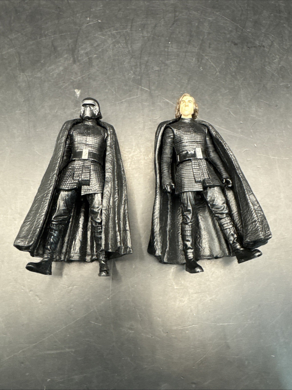 Star Wars Kylo Ren 4 Inch Figure With Detachable Cape X 2