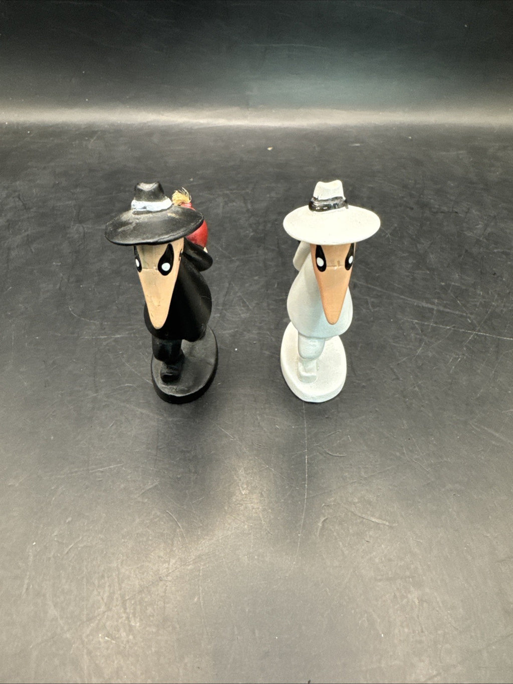2010 Spy vs. Spy Mega Mini Figures  2.5inches Running Press set of 2 w/Mini Book