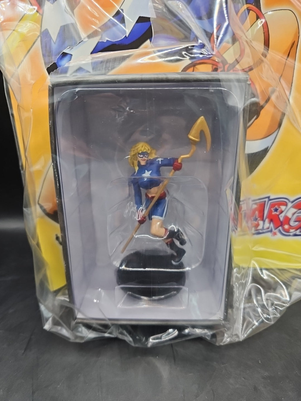 Eaglemoss DC Super Heroes Lead Figure Stargirl (#106) + Magazine - Brand New