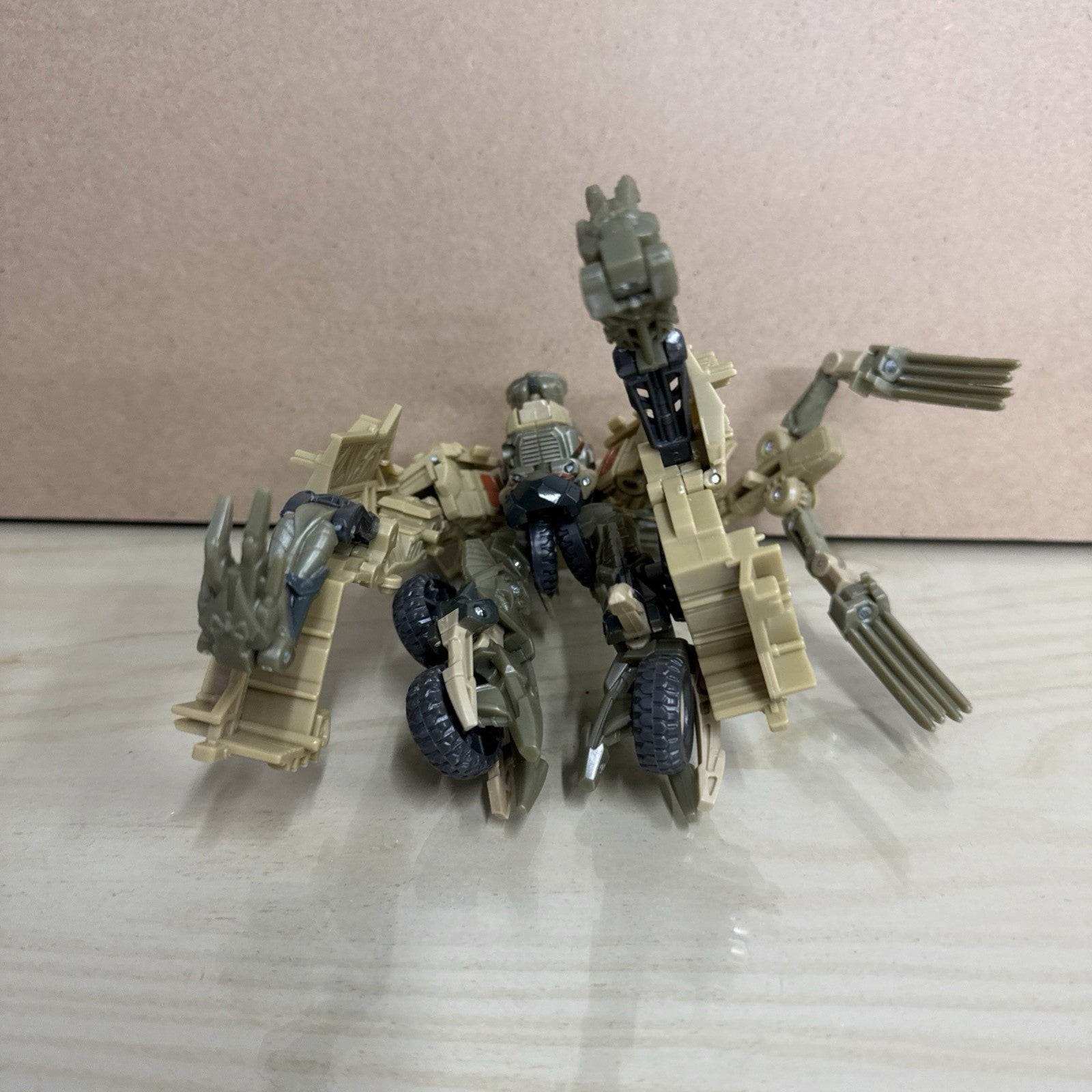 Transformers 2007 Movie Deluxe Class Bonecrusher Decepticons Figure Toy Hasbro