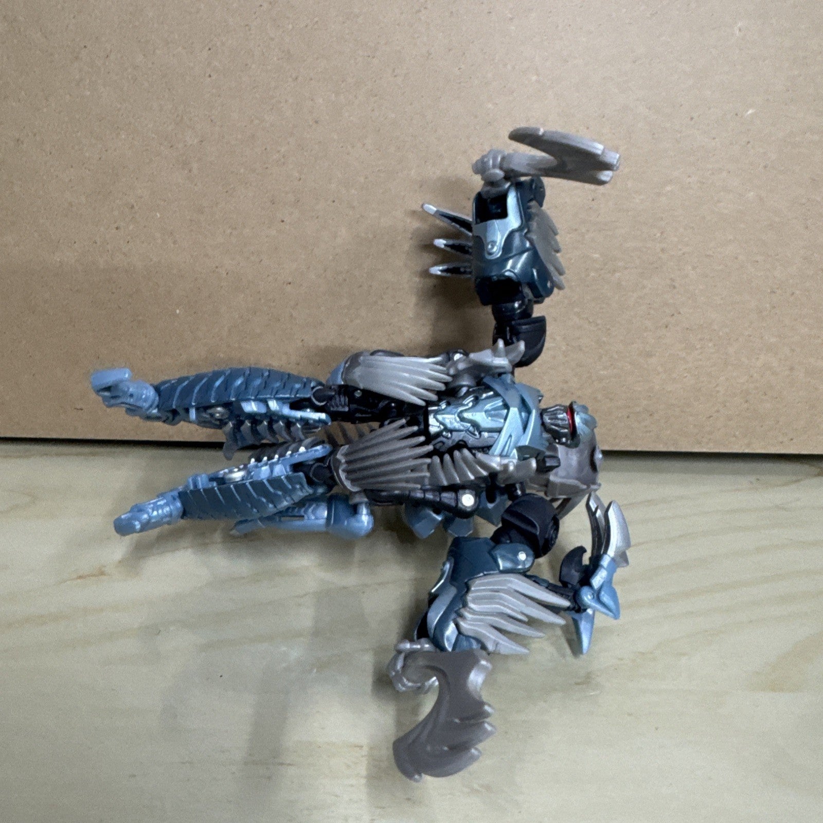 Transformers The Last Knight Deluxe Class Dinobot Slash Complete