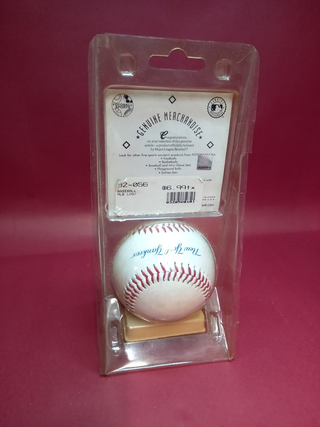 New York Yankees Logo Fotoball 2002 Souvenir baseball collectible ball