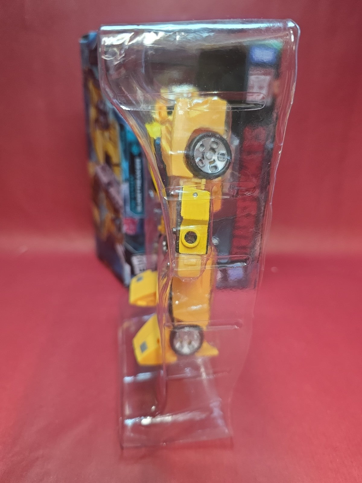 Hasbro Generations Transformers War for Cybertron: Earthrise - Sunstreaker 5.5"