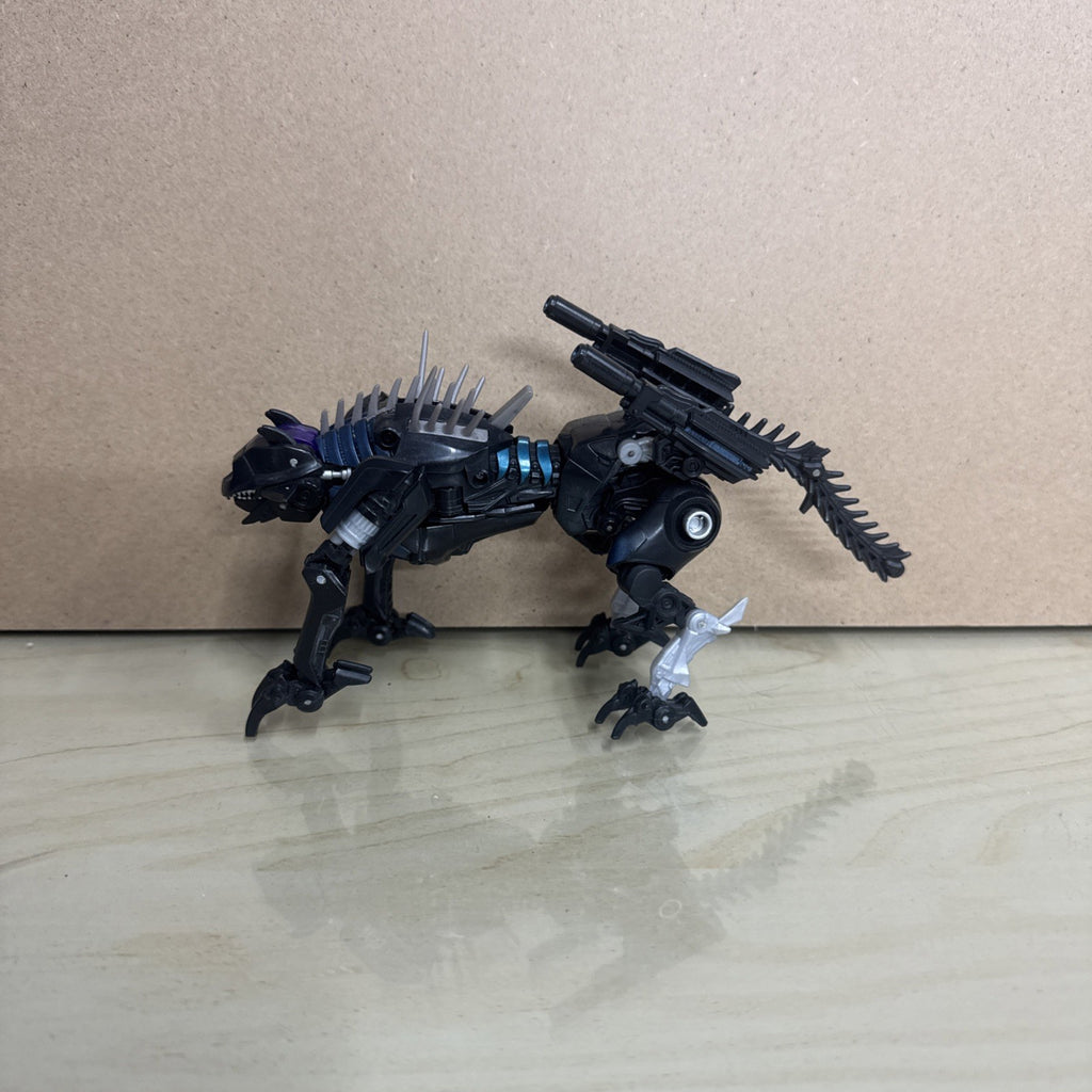 Hasbro Transformers ROTF Deluxe Class Ravage action figure Revenge of the Fallen
