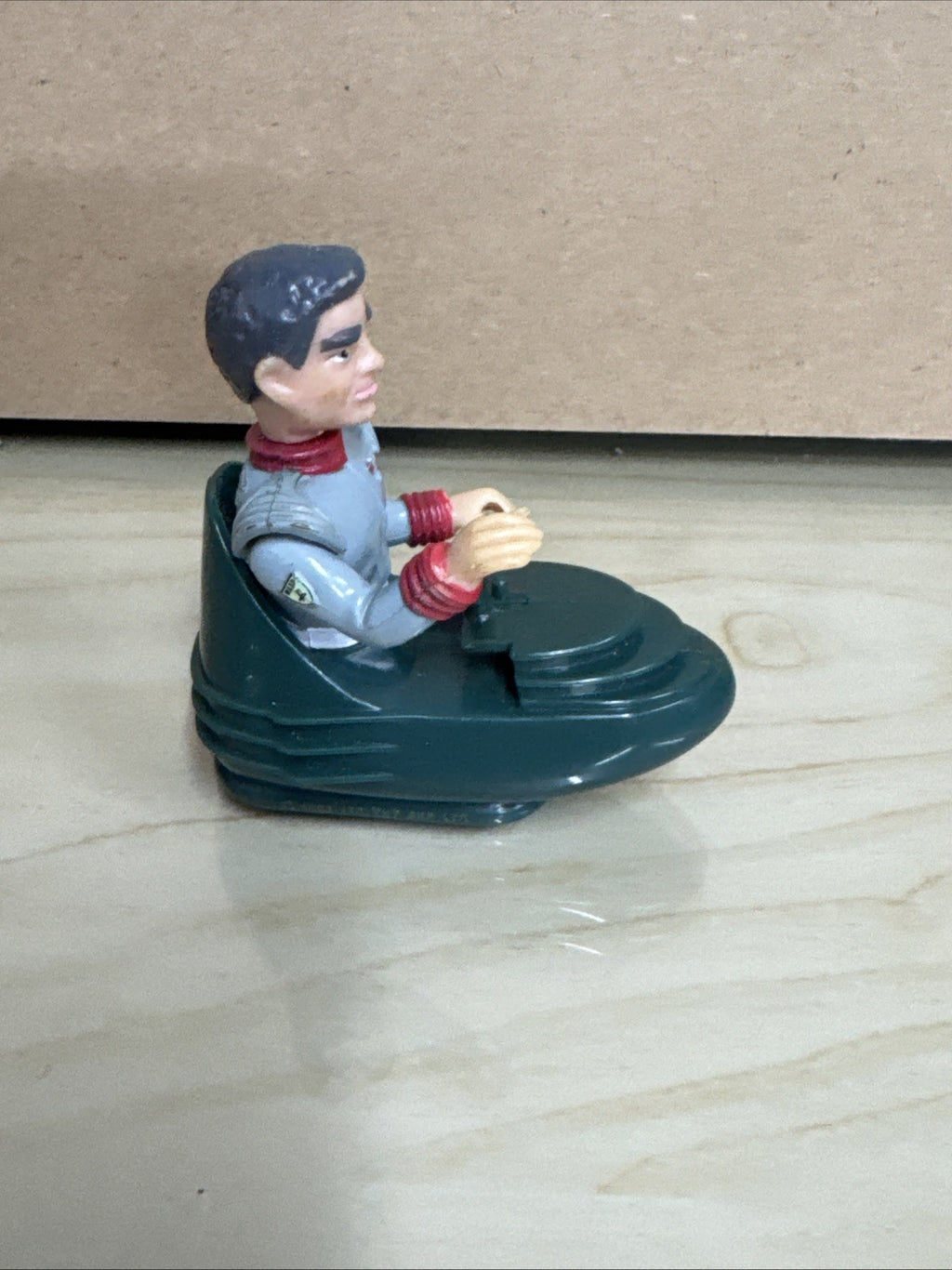 1992 COMMANDER SAM SHORE & ACCESSORY STINGRAY MATCHBOX VINTAGE 3.75” FIGURE