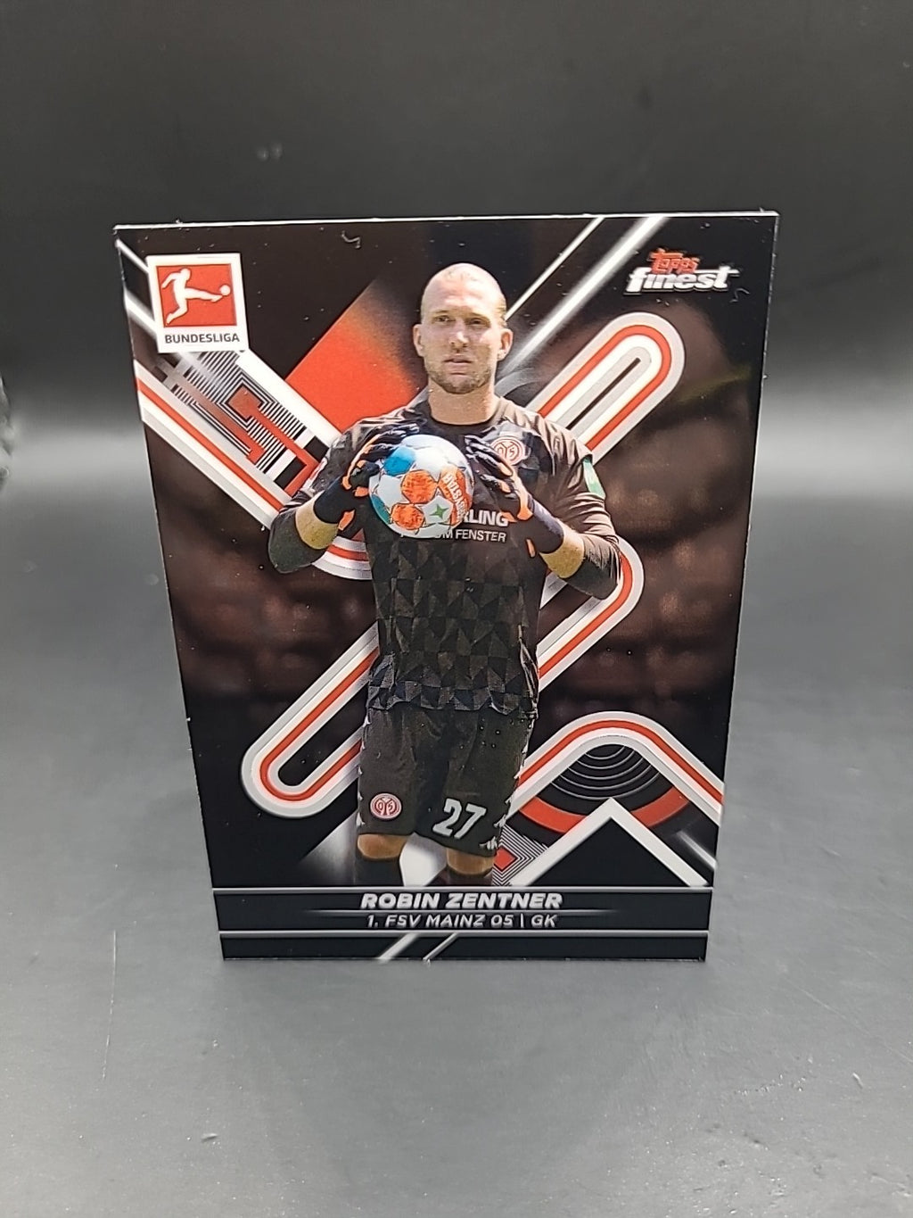 Topps Finest Bundesliga 2022 Football Card No. 110 Robin Zentner