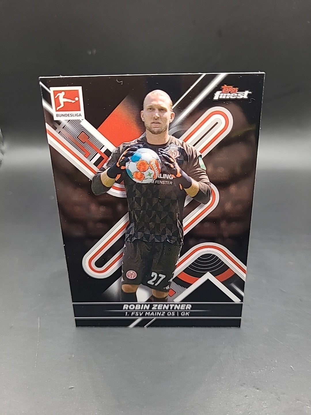 Topps Finest Bundesliga 2022 Football Card No. 110 Robin Zentner