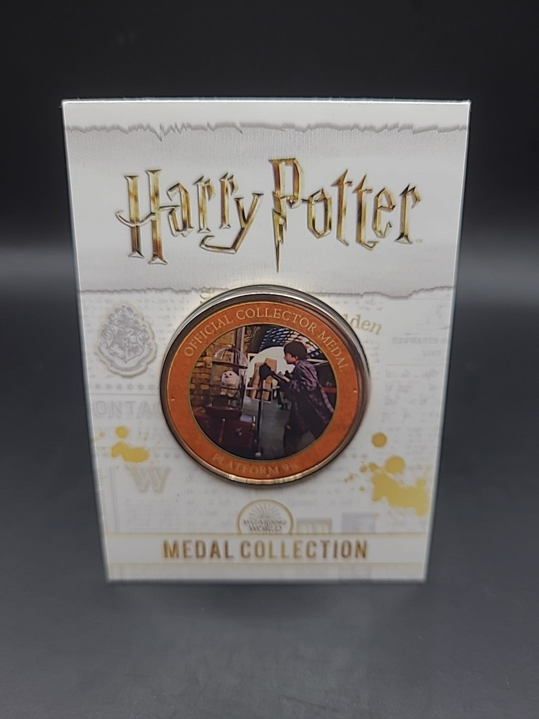 Harry Potter Medal Collection: Magical Places (Orange) Platform 9 3/4
