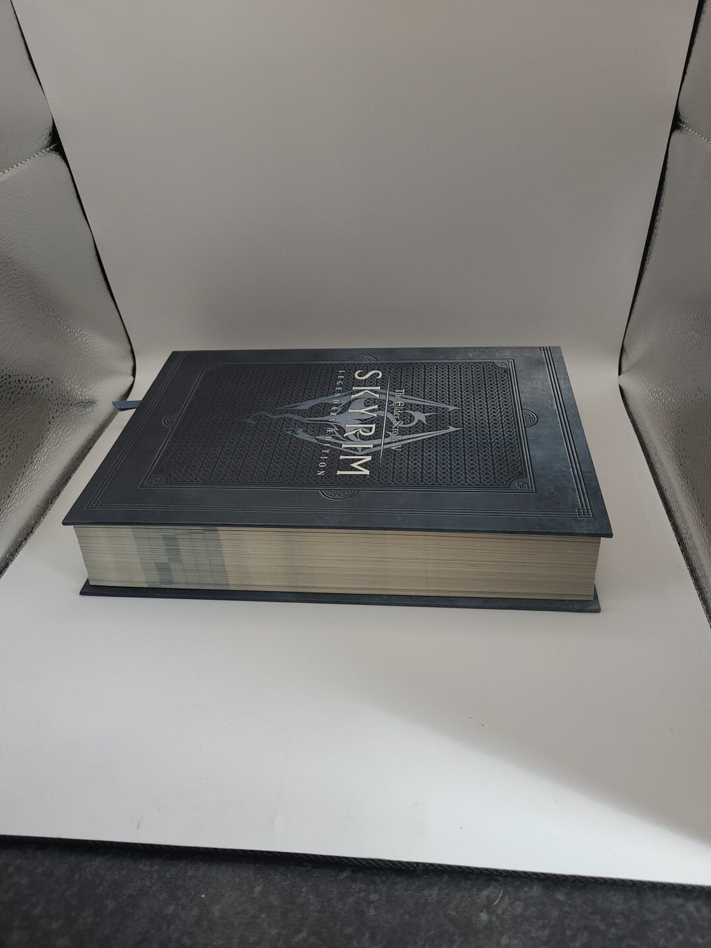 The Elder Scrolls V Skyrim Legendary Edition Game Guide Book Hardback