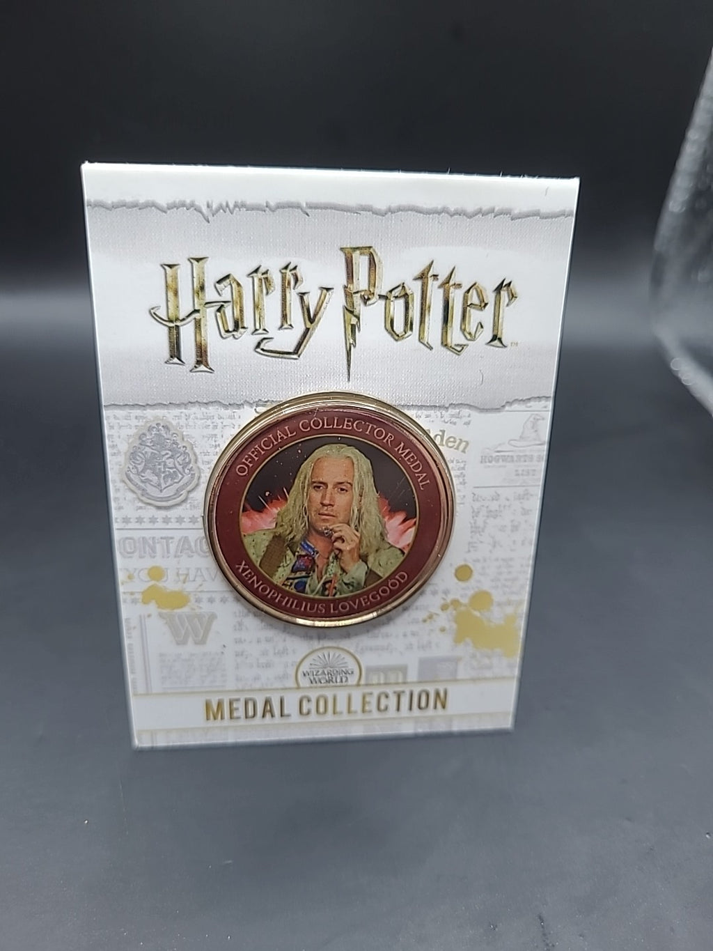 HARRY POTTER MEDAL XENOPHILIUS LOVEGOOD RHYS IFANS JK ROWLING WARNER BROS