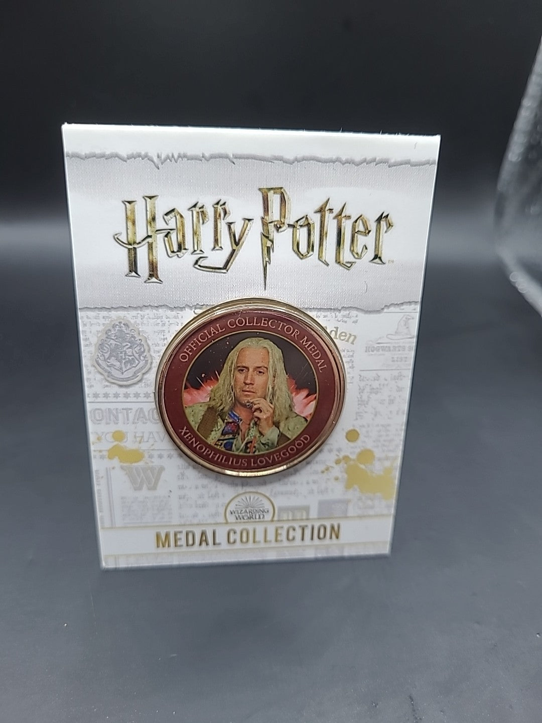 HARRY POTTER MEDAL XENOPHILIUS LOVEGOOD RHYS IFANS JK ROWLING WARNER BROS