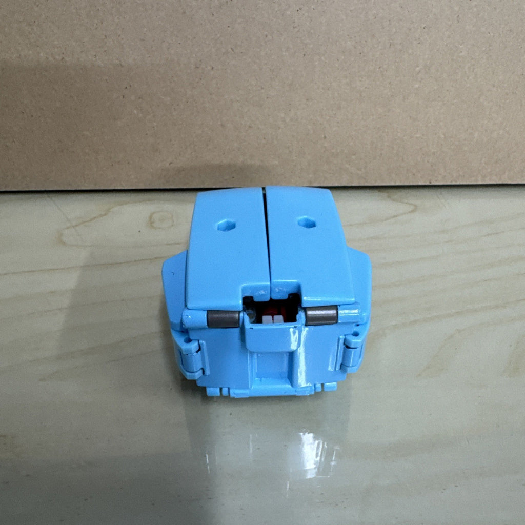 Transformers The Last Knight Premier Edition Autobot Sqweeks