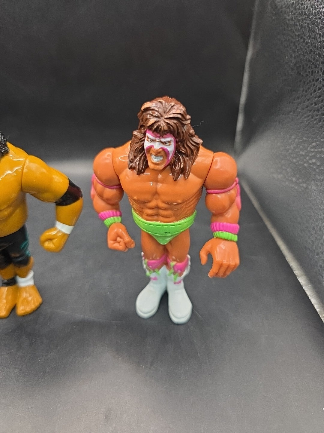 3 X Hasbro WWF Wrestling Figures Bret Hart, Samu, Ultimate Warrior